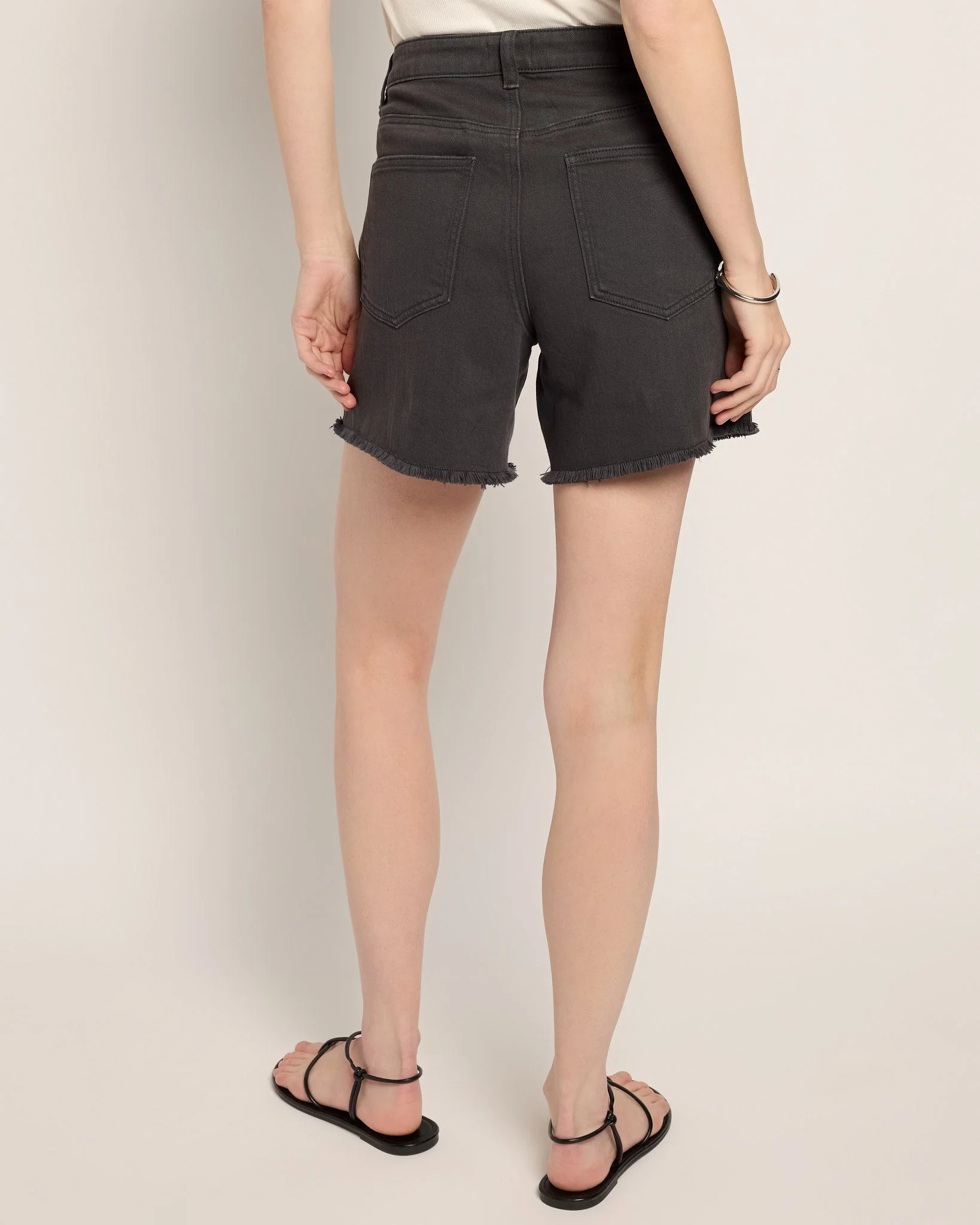 Bailey Short - Image 11