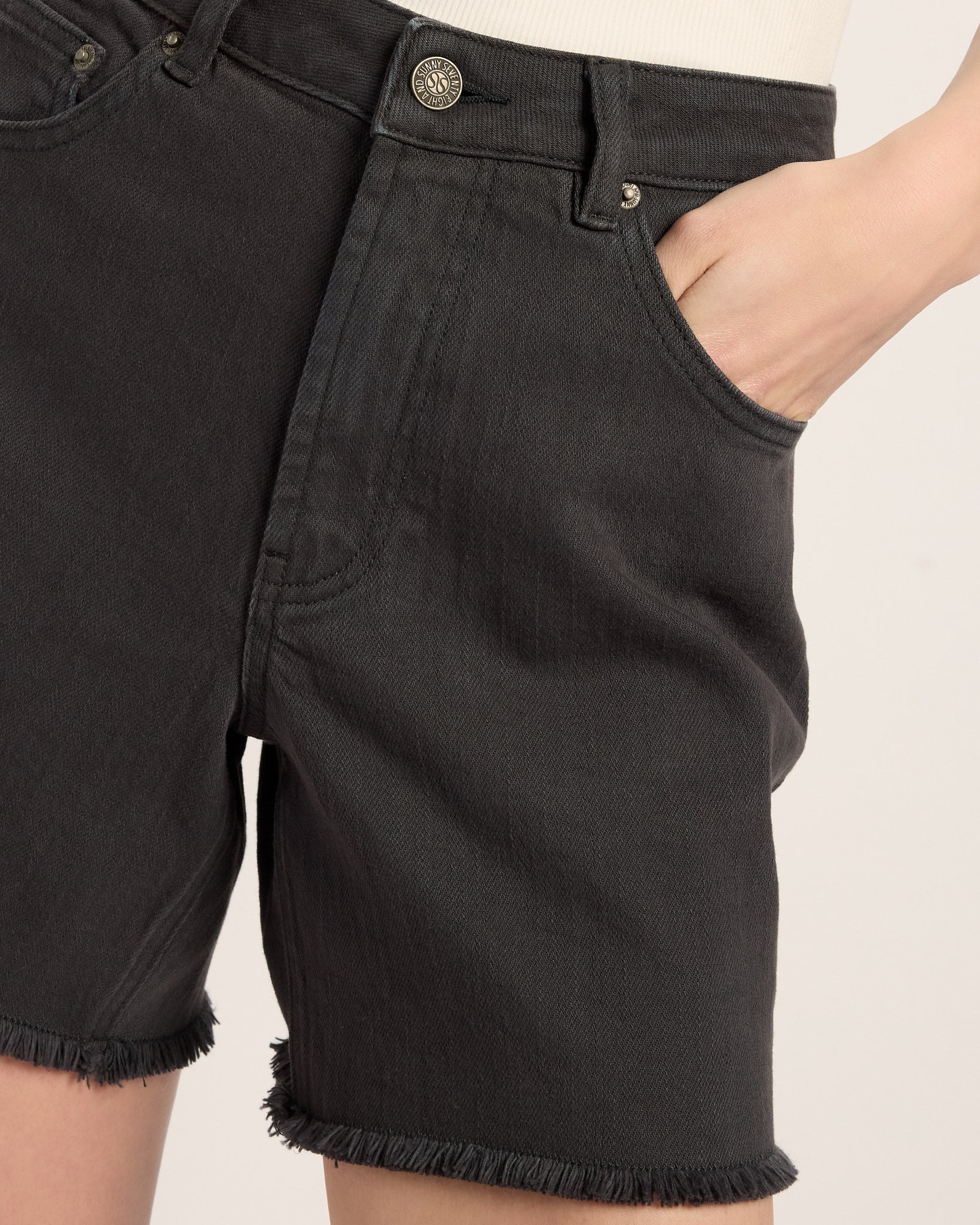 Bailey Short - Image 12