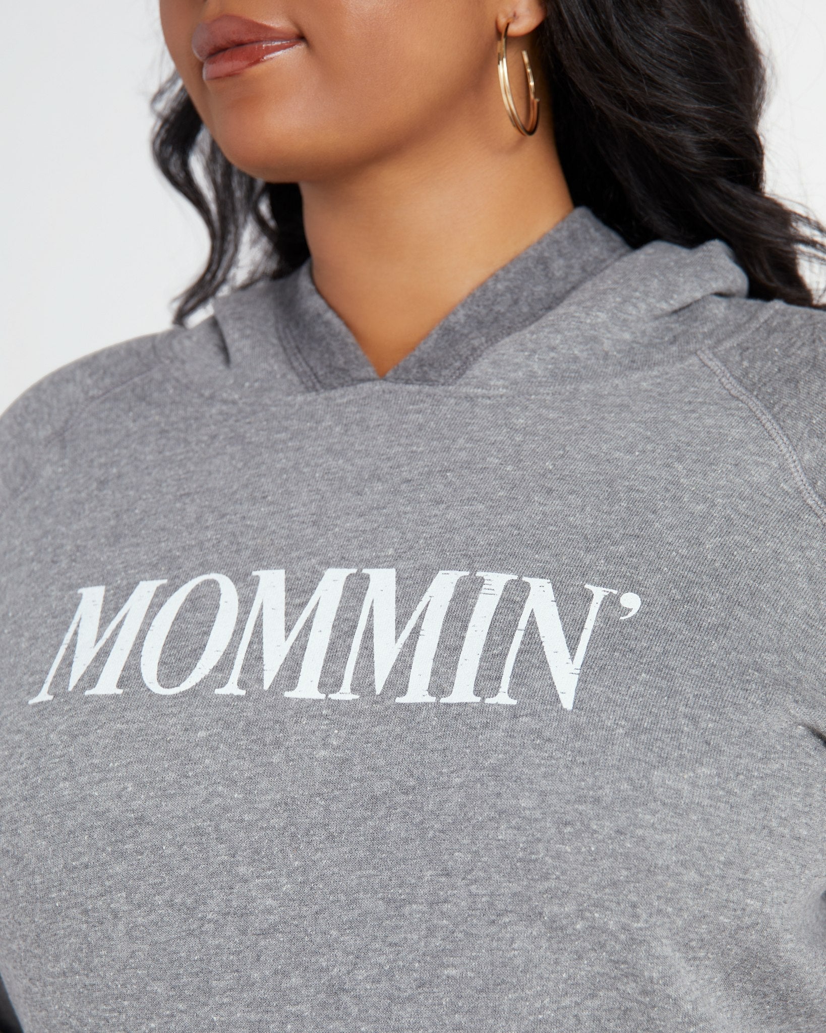 Plus Size "Mommin'" Graphic Hoodie - Image 3
